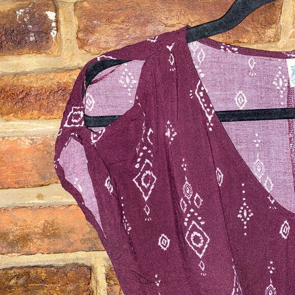 Mudd Burgundy Aztec Cold Shoulder Tie Waist Crop Top Women's Size XXS - Picture 2 of 5